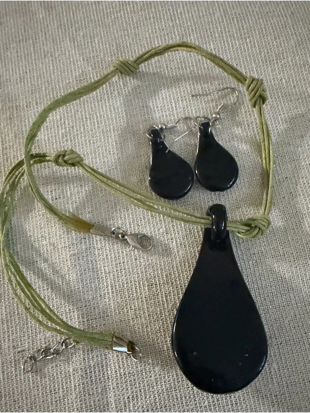 Green Glass Teardrop Necklace & Earring Set - Unbranded